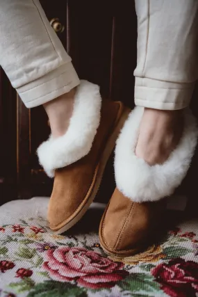 Sheepskin slippers with white fur