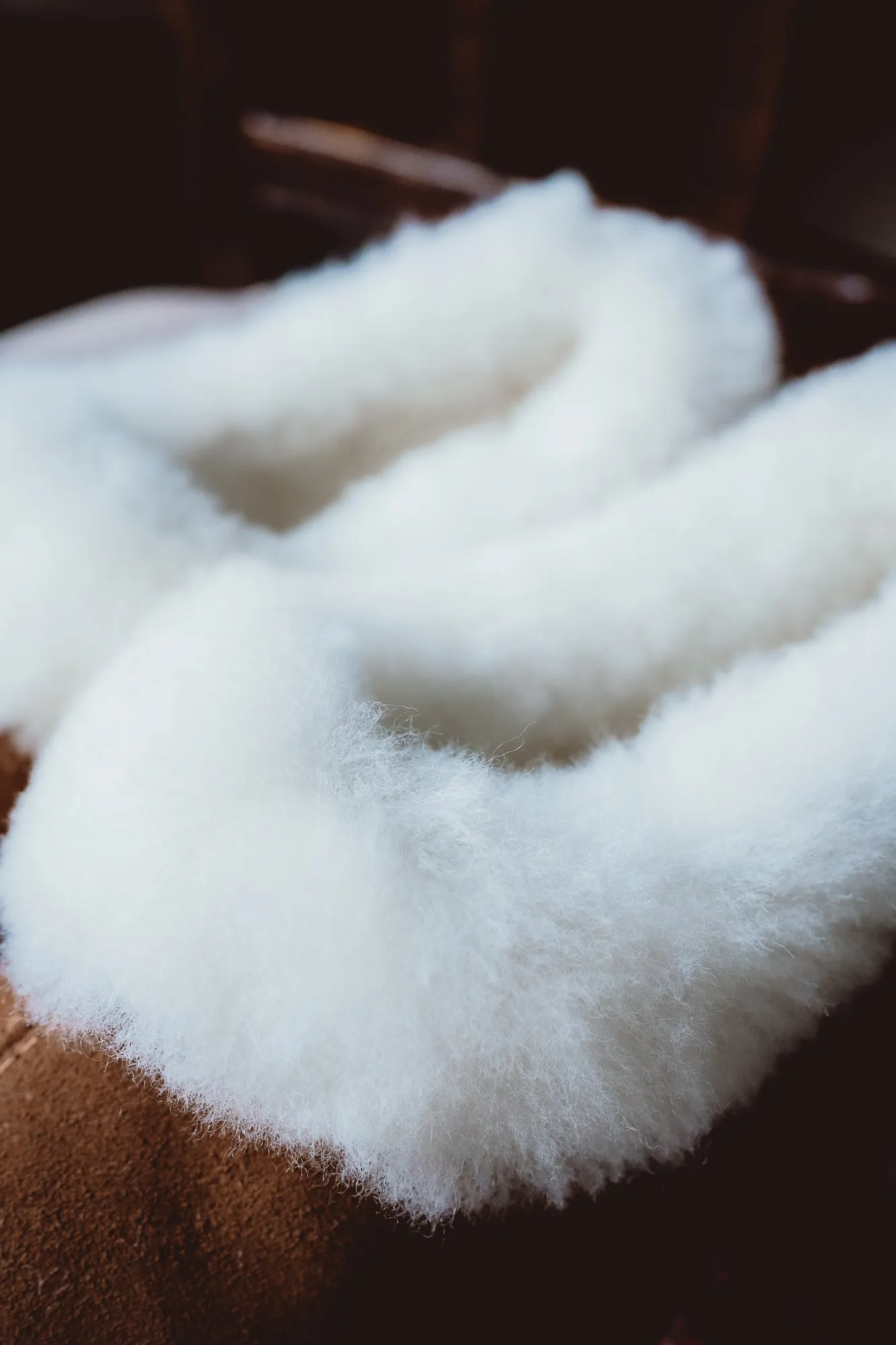 Sheepskin slippers with white fur