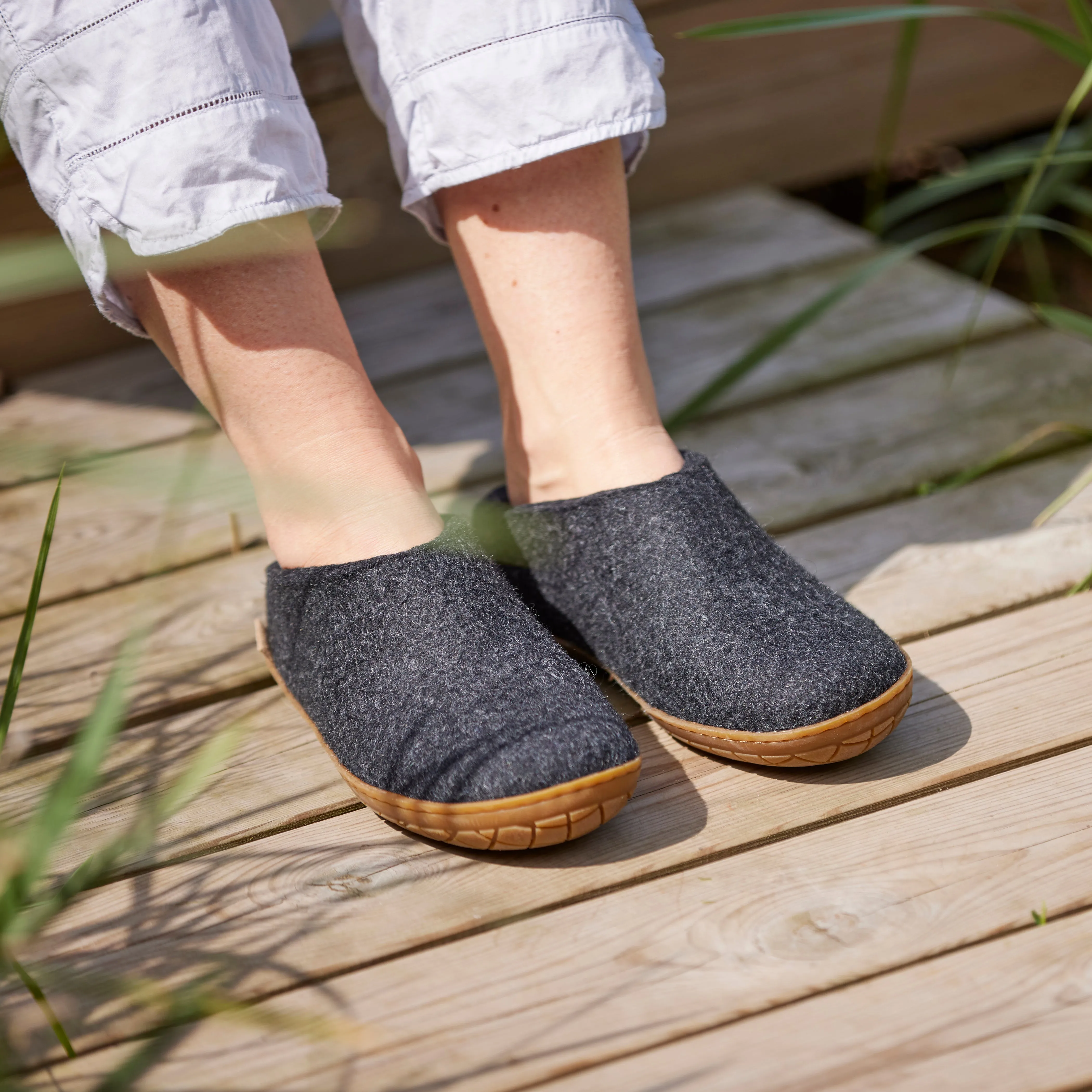 Slip-on with natural rubber sole - honey - Charcoal